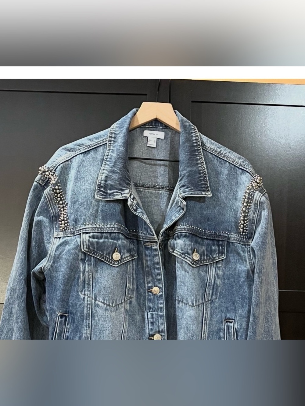 Forever 21 studded denim / jean jacket with raw hem. Size XL-2XL